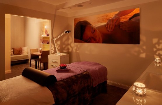 Ein atmosphärisches Massagezimmer im Spa Bereich des Hotel Erbprinz.