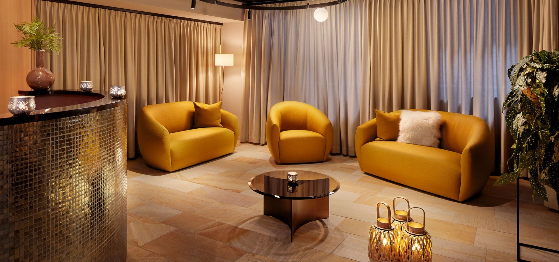 Zone de réception stylée du sauna de l'hôtel Erbprinz.