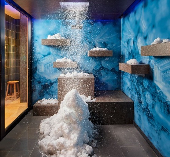 Raum mit Schneedusche im Spa Bereich des Hotel Erbprinz.